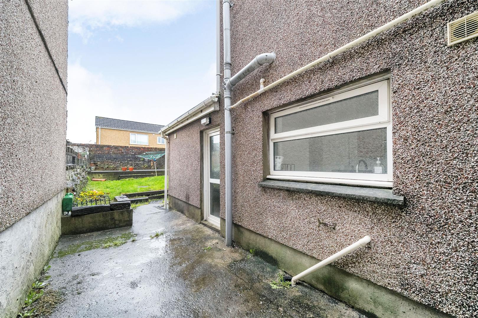 Burrows Road, Sandfields, Swansea, SA1 3TT